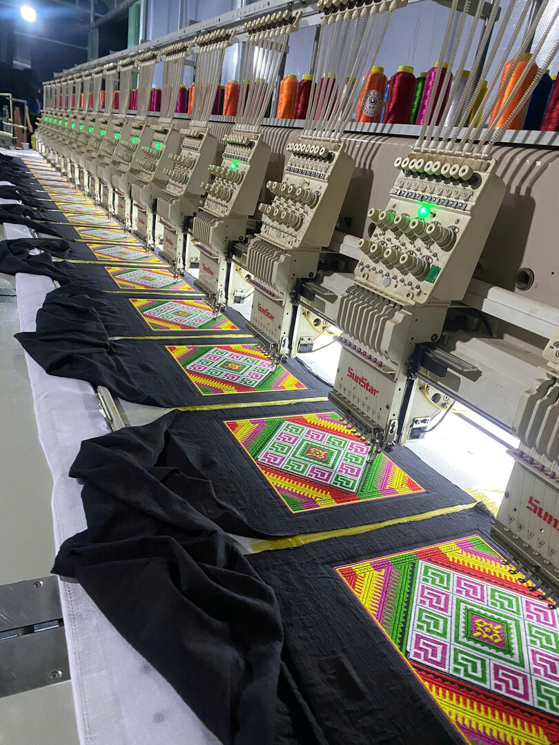 Banner giữa cửa hàng