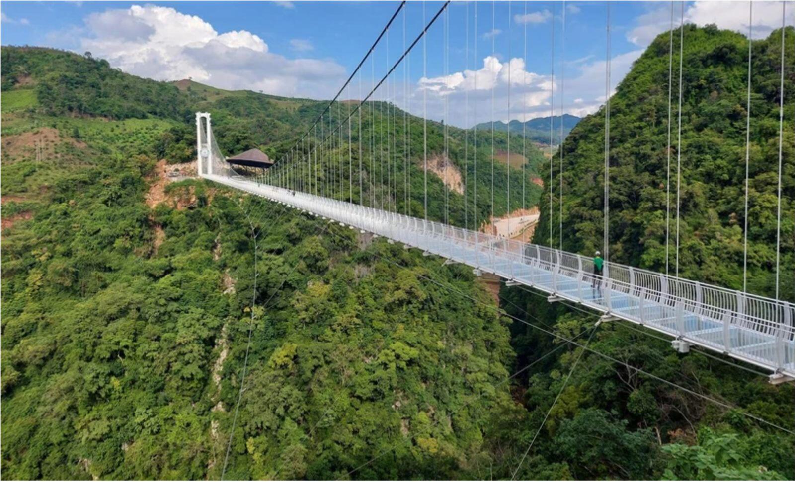 Cầu kính Bạch Long 2