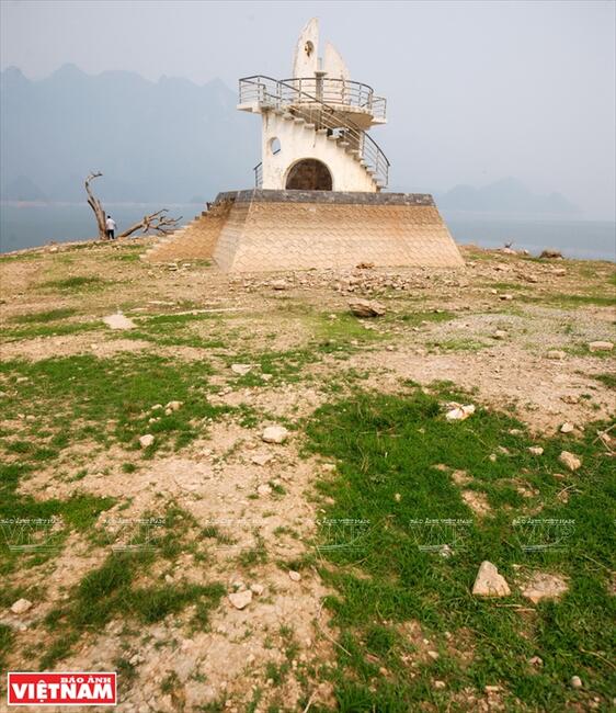 Cột mốc huyện cũ 2