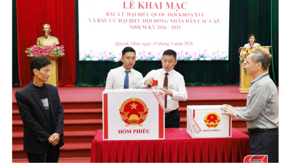 Cử tri vùng lòng hồ Quỳnh Nhai nô nức đi bầu cử