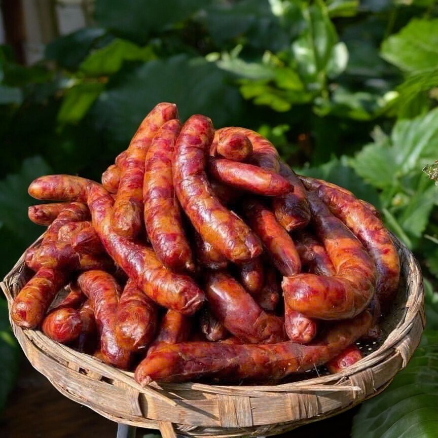 Lạp xưởng hun khói vỏ mắc mật